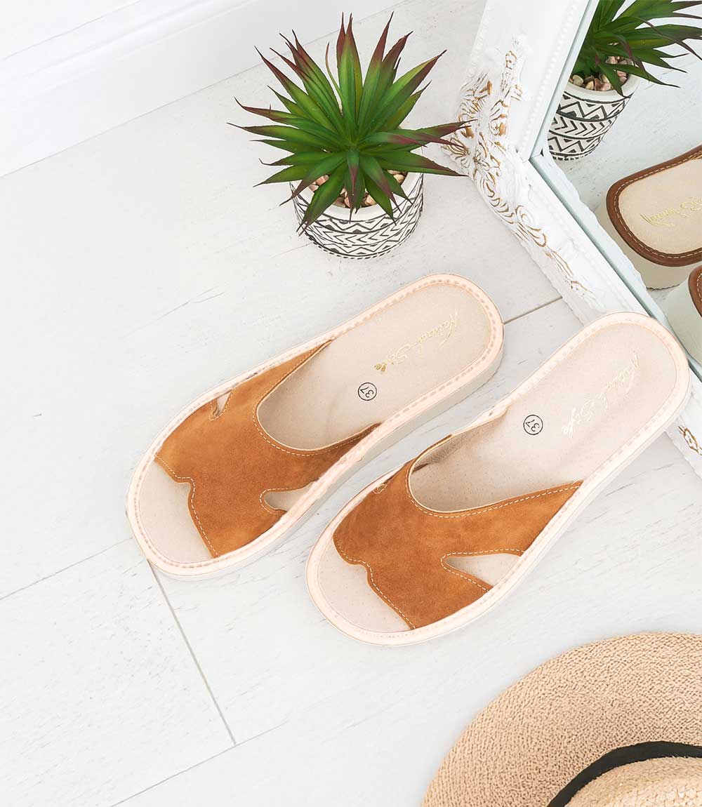 Dlaczego naturalne materiały w kapciach chronią zdrowie Twoich stóp?